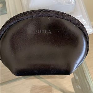 Small leather pouch with zipper